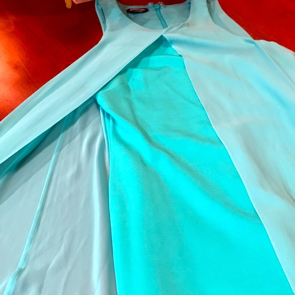 Absolutely stunning double fashionable Bebe Turquoise Zip-Back Top dress, size M
